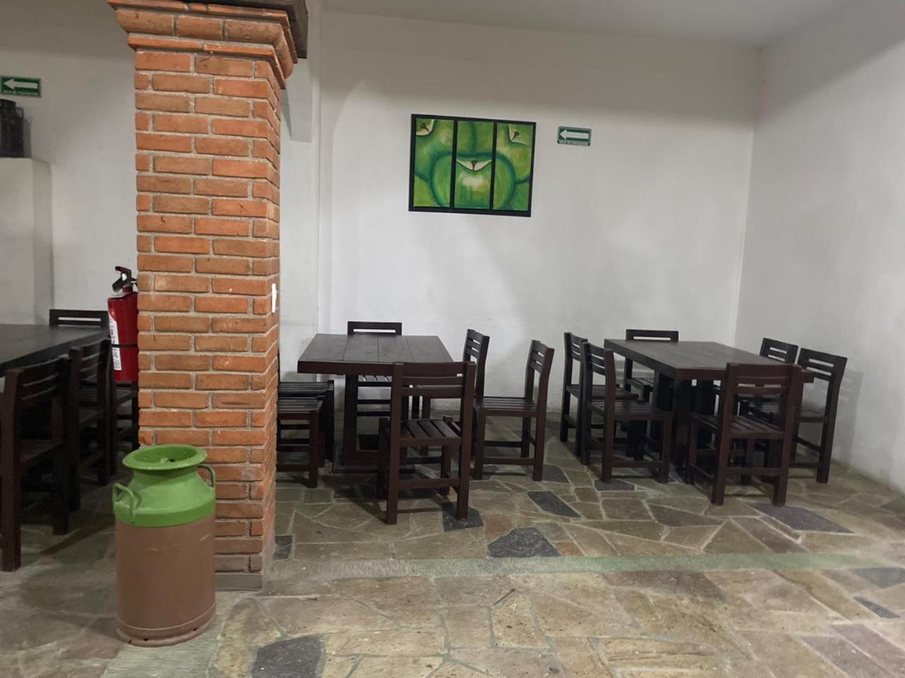 Hermanos Feregrino Bernal Kültér fotó